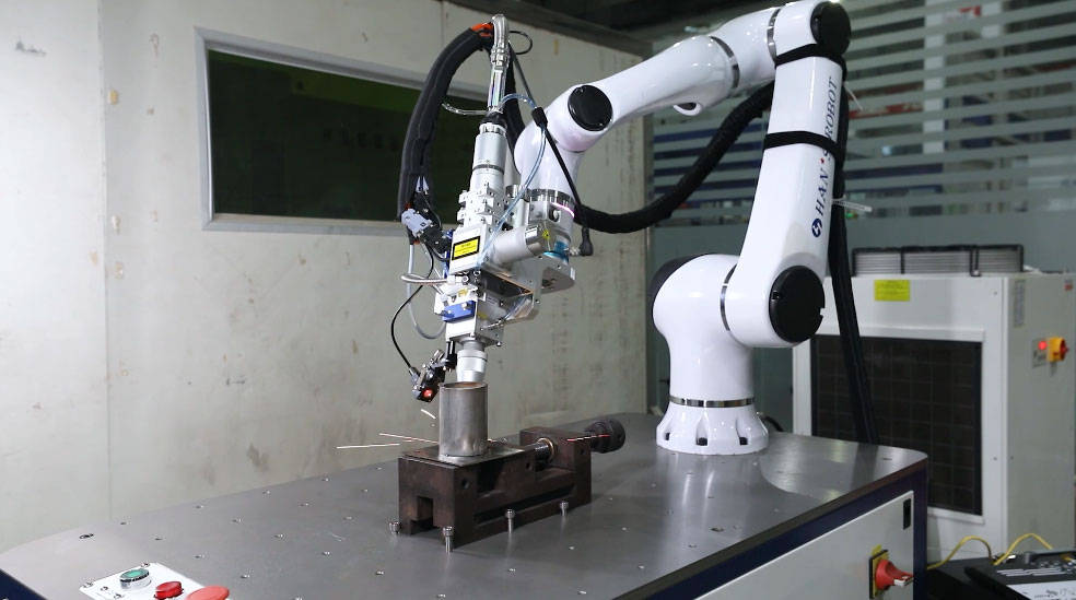 什么是焊接机器人？焊接机器人的操作全流程，焊接机器人普及时代已经来临 